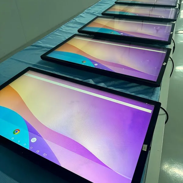 LISS-WM-32-PC 32" Indoor Wall Mounted PCAP Touch LCD Display LISS-WM-32-PC